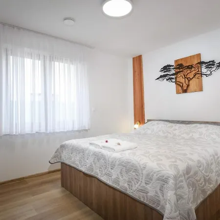 Garden Apartmán Besenova