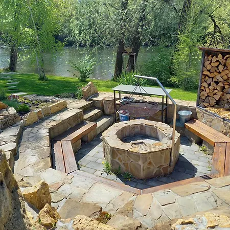 Garden דירה Bešeňová